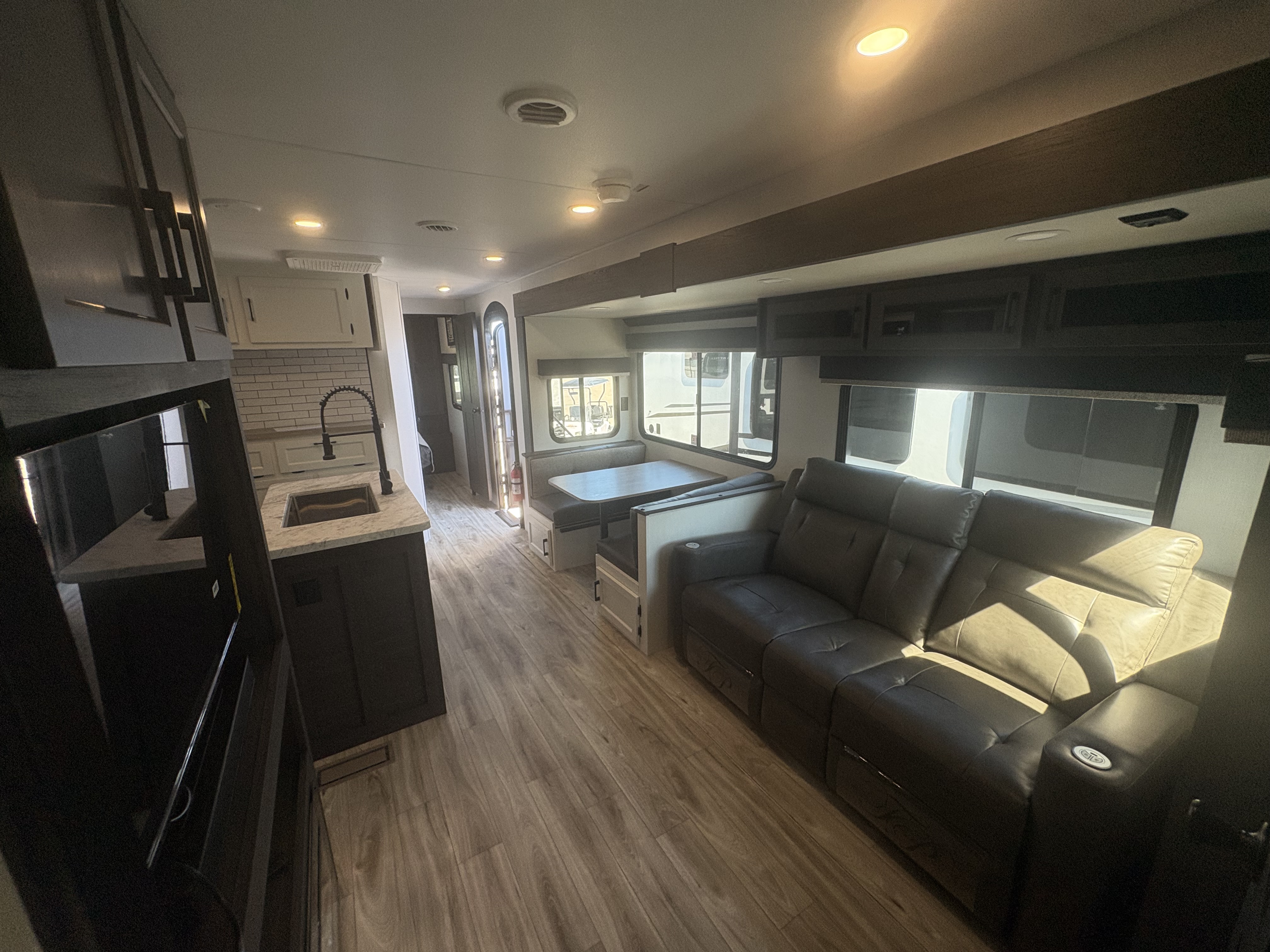 2026 VENTURE RV SPORTTREK 327VIK - Image 12