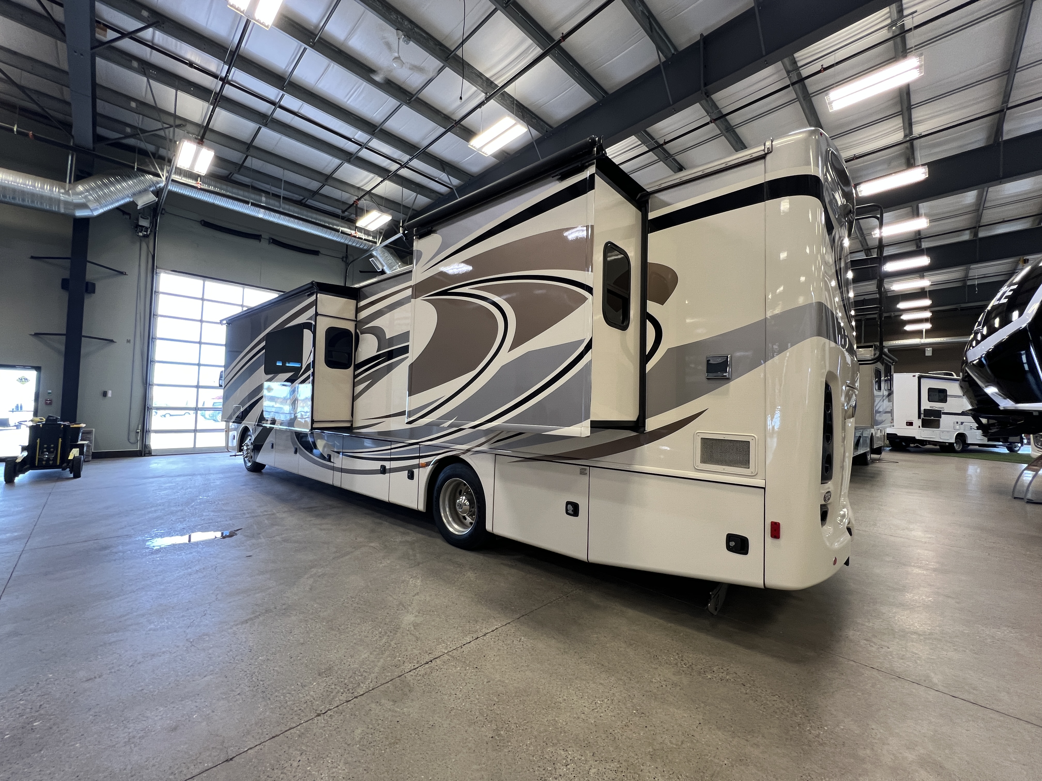 2015 Holiday Rambler Ambassador 38FST - Image 6