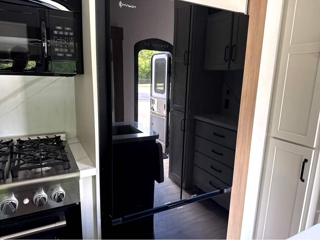 2027 VENTURE RV SPORTTREK 354VBH - Image 21