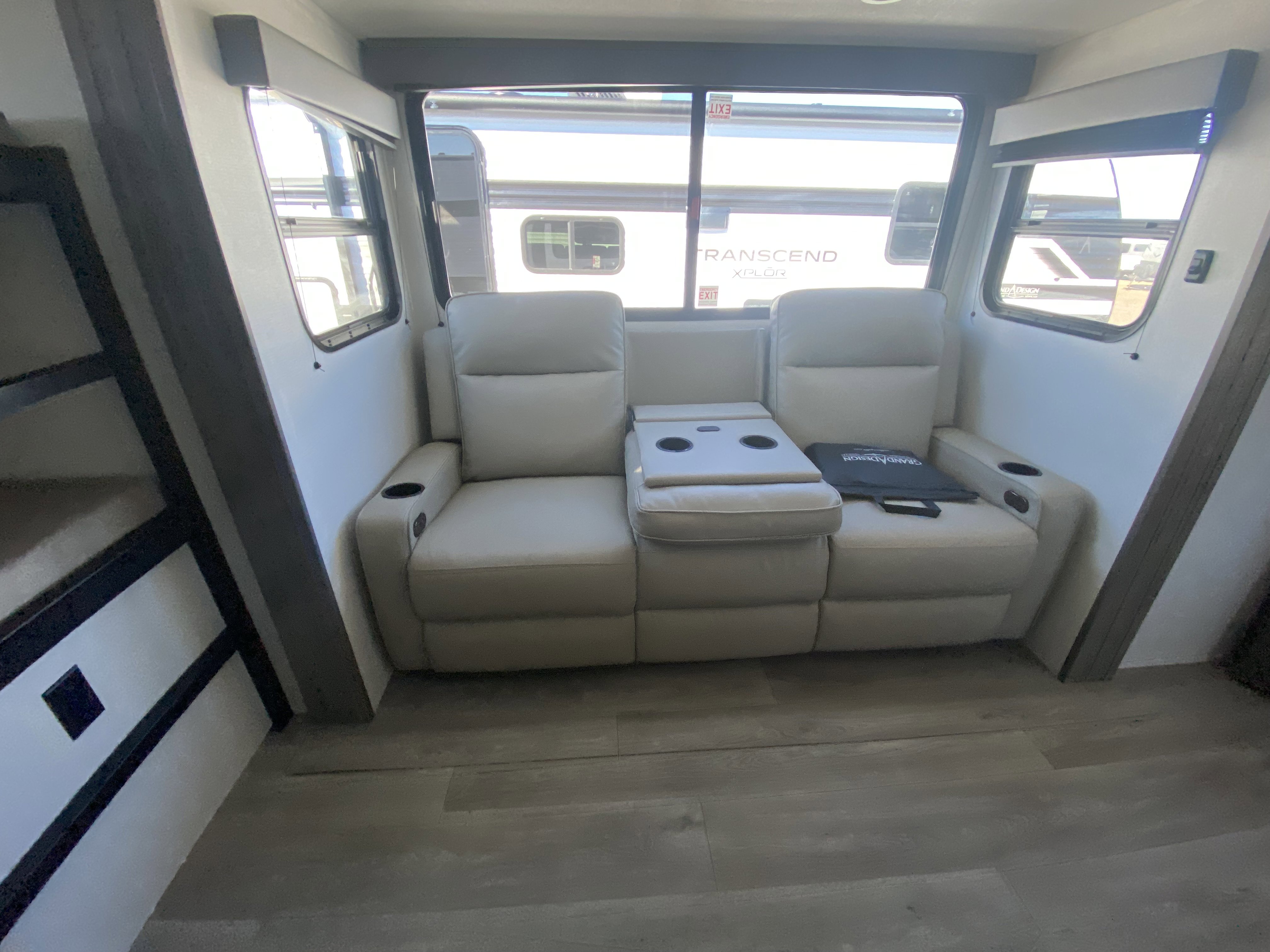 2026 GRAND DESIGN TRANSCEND 23BHX - Image 17