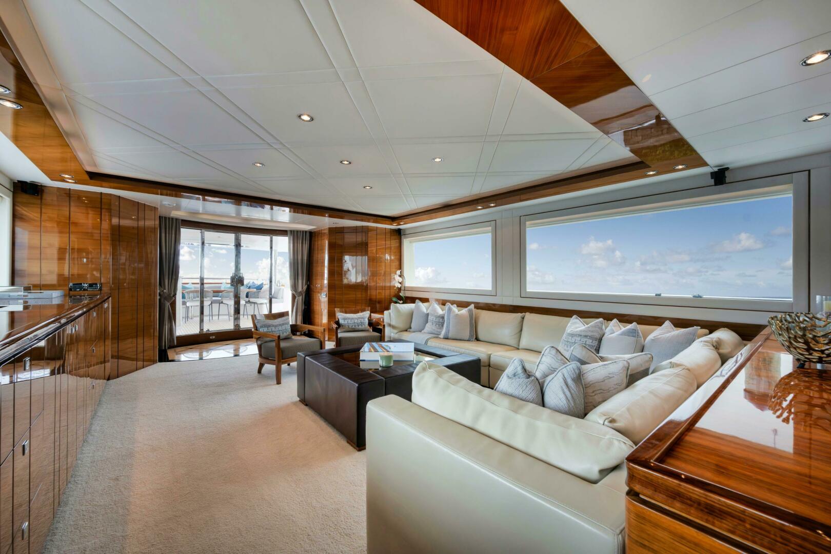 2012 Horizon P110 Tri-Deck - Image 5