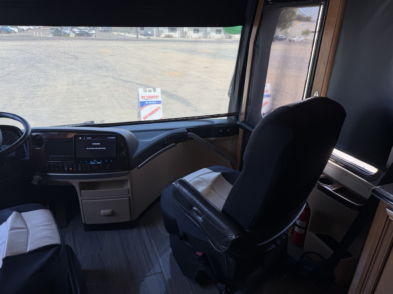 2015 Newmar Ventana 3636 - Image 5