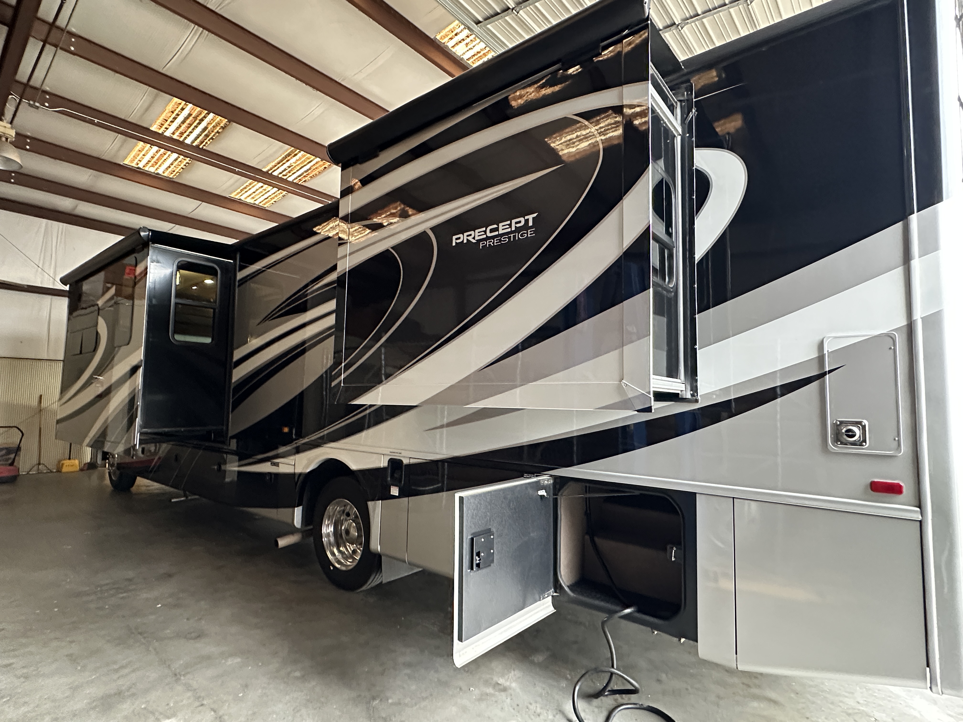 2021 JAYCO PRECEPT 36H - Image 4