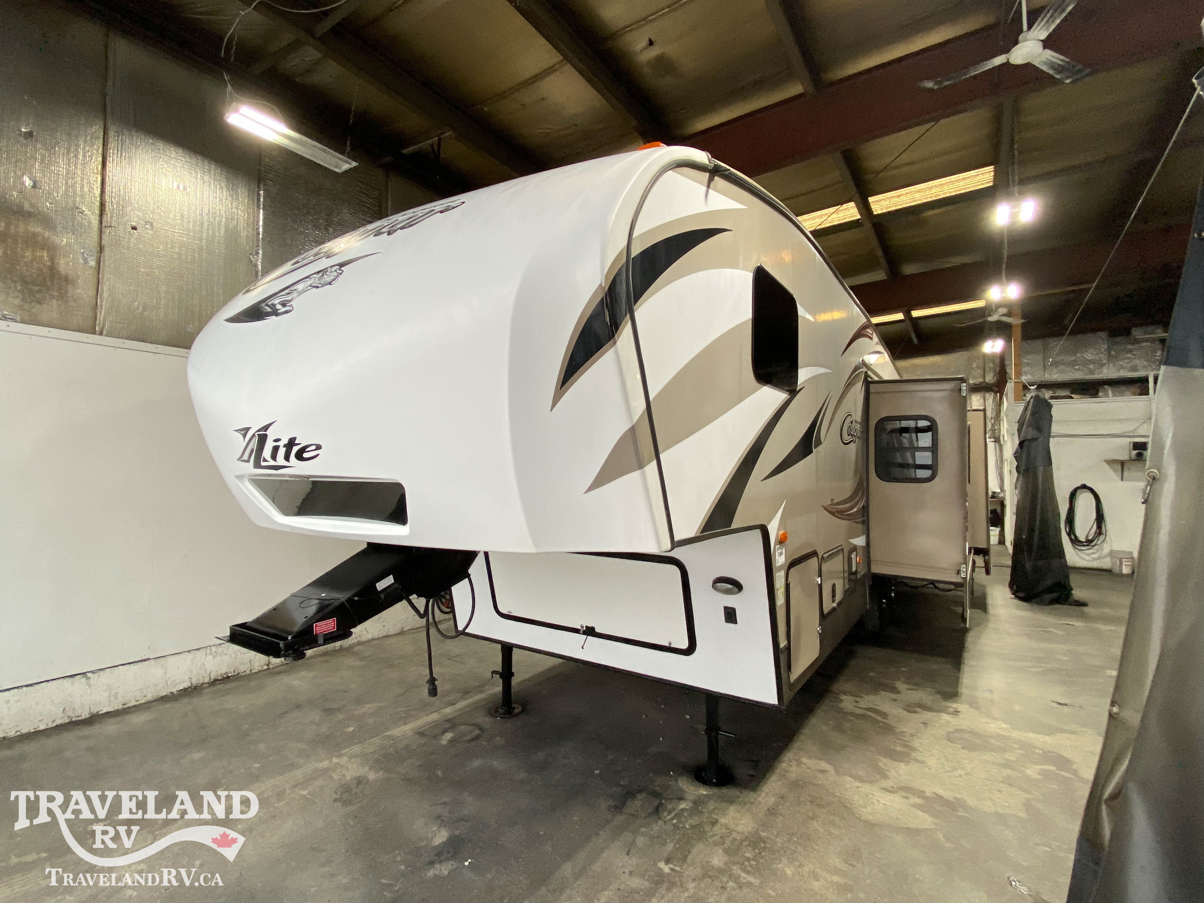 2015 KEYSTONE COUGAR X-LITE 29ROB - Image 4