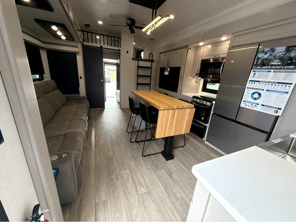 2027 JAYCO NORTH POINT 375TBDB - Image 10