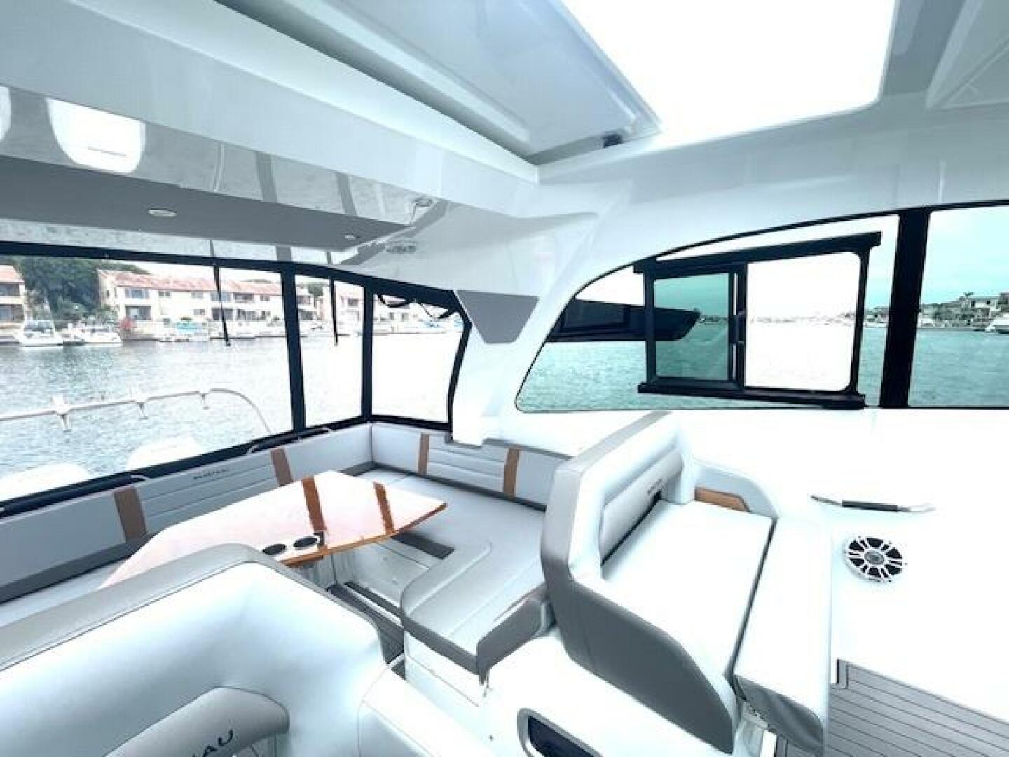 2022 Beneteau 32 Gran Turismo - Image 9