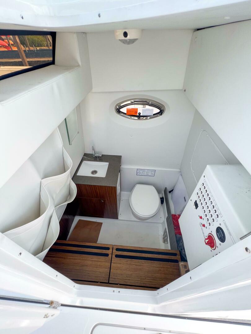 2024 Wellcraft 302 - Image 6