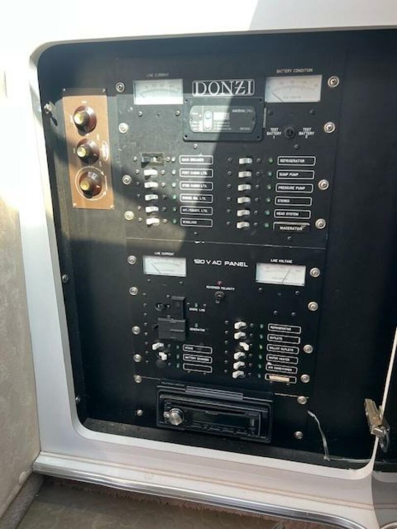1990 Donzi 30 - Image 13