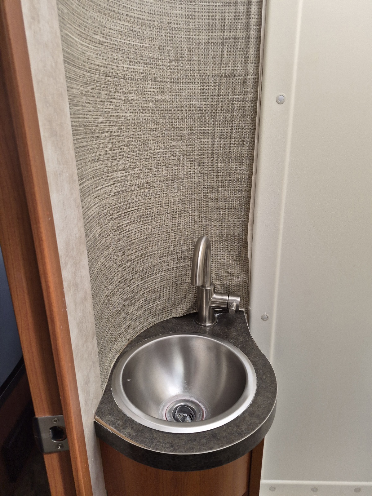 2012 Winnebago View Profile 24G - Image 14
