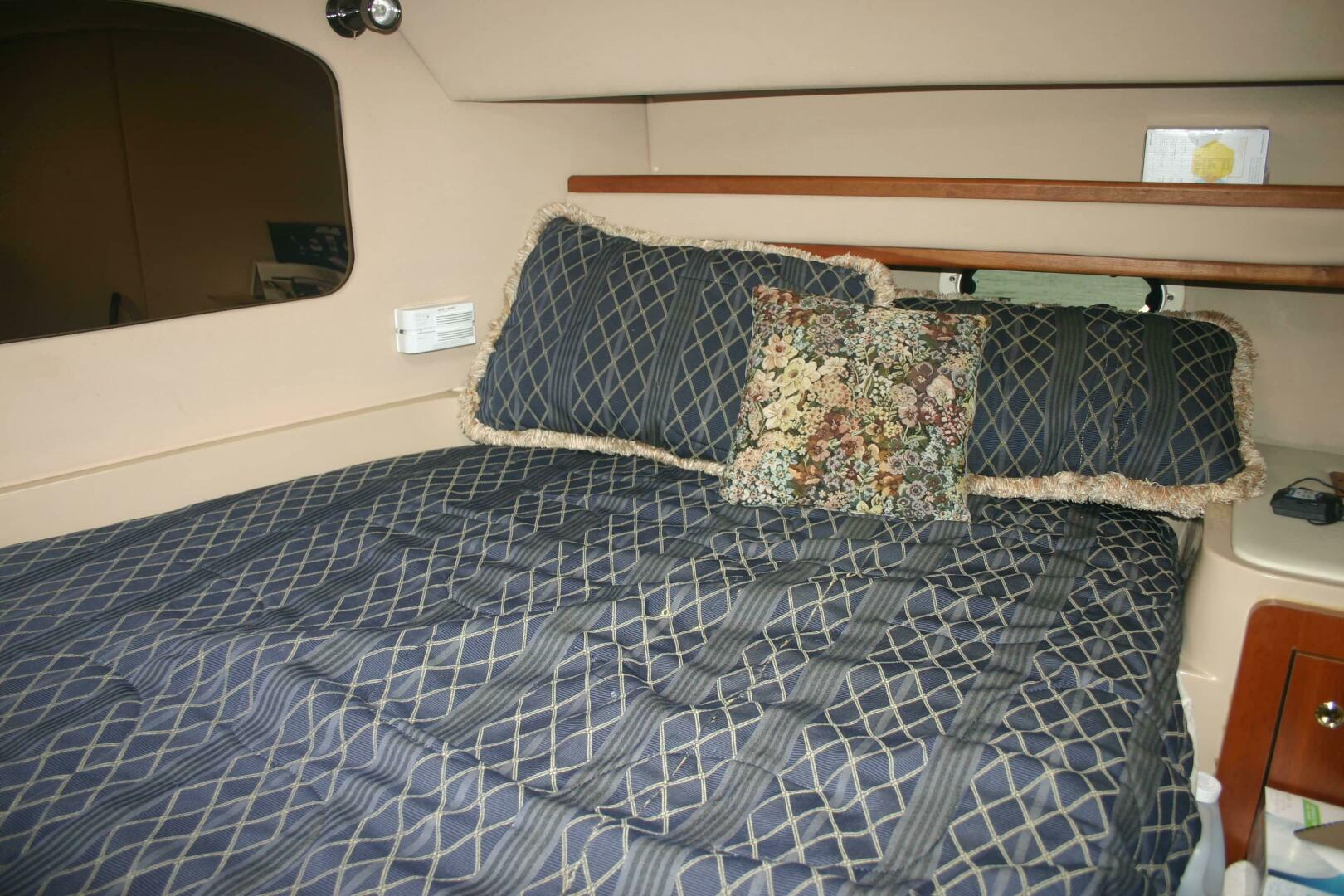2001 Cruisers Yachts 3750 Motor Yacht - Image 5