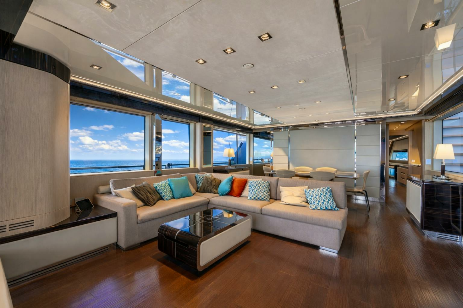 2018 Dominator Yachts Dominator Ilumen Base - Image 8