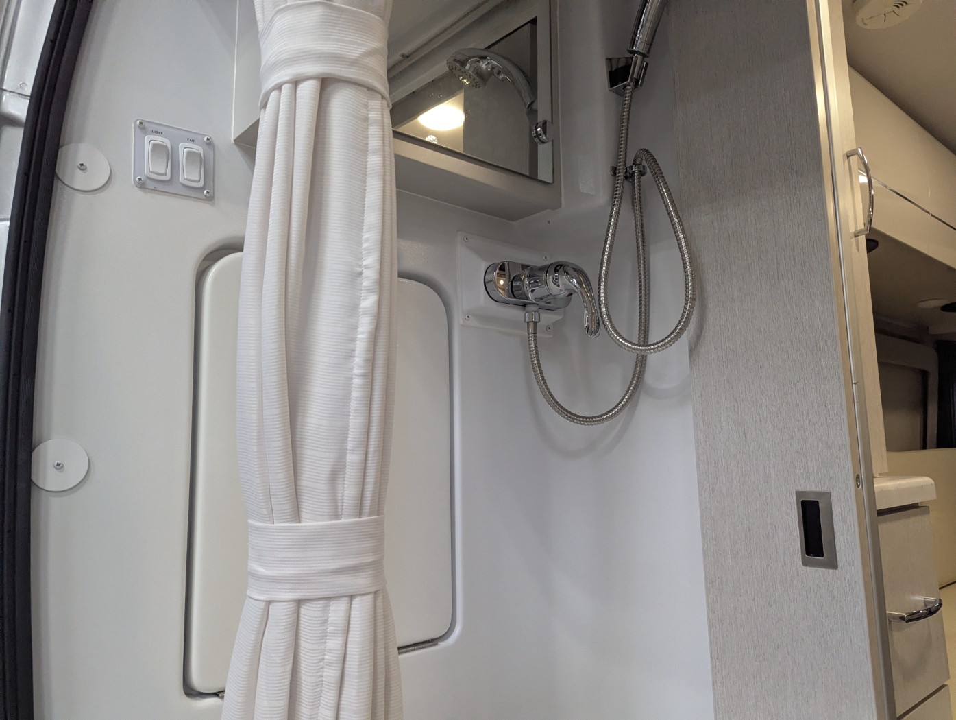 2024 Thor Motor Coach Rize 18M - Image 18