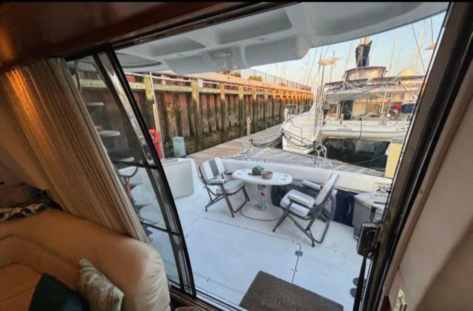 1998 Carver 530 Voyager - Image 16