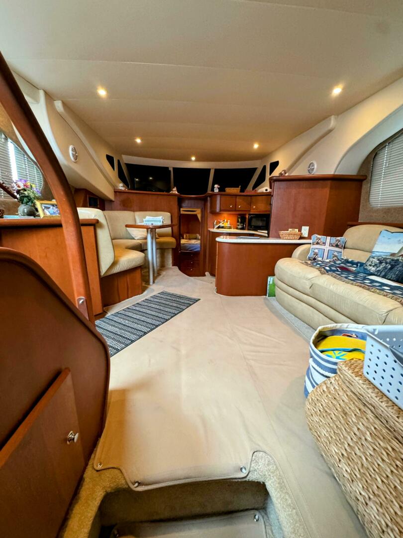 2005 Silverton 35 Motor Yacht - Image 32