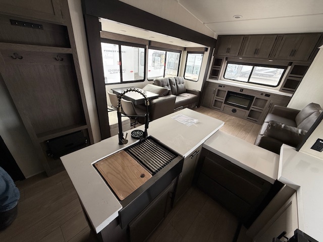 2026 CHEROKEE ARCTIC WOLF 289PANO - Image 13