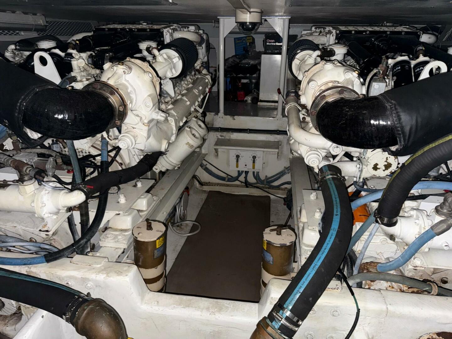 1998 Viking Motor Yacht - Image 31