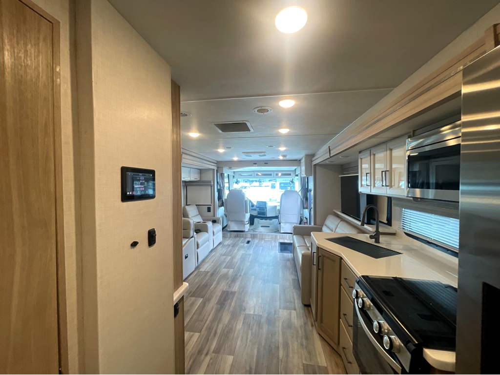 2027 THOR MOTOR COACH HURRICANE 35A - Image 34
