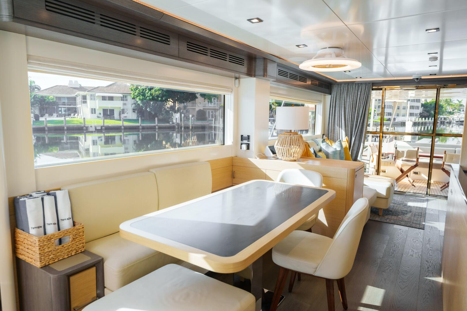 2020 Sirena 64 - Image 11
