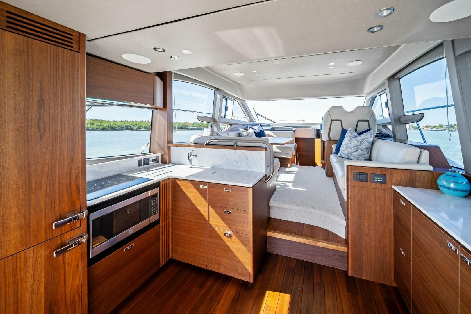 2023 Princess F50 - Image 4
