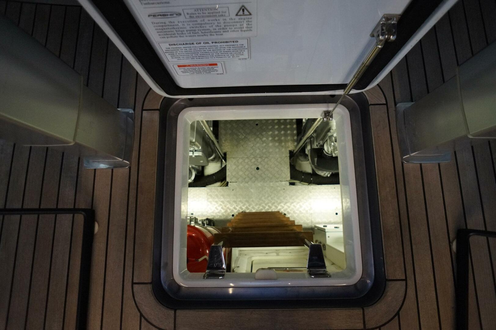 2016 Pershing 70 - Image 32