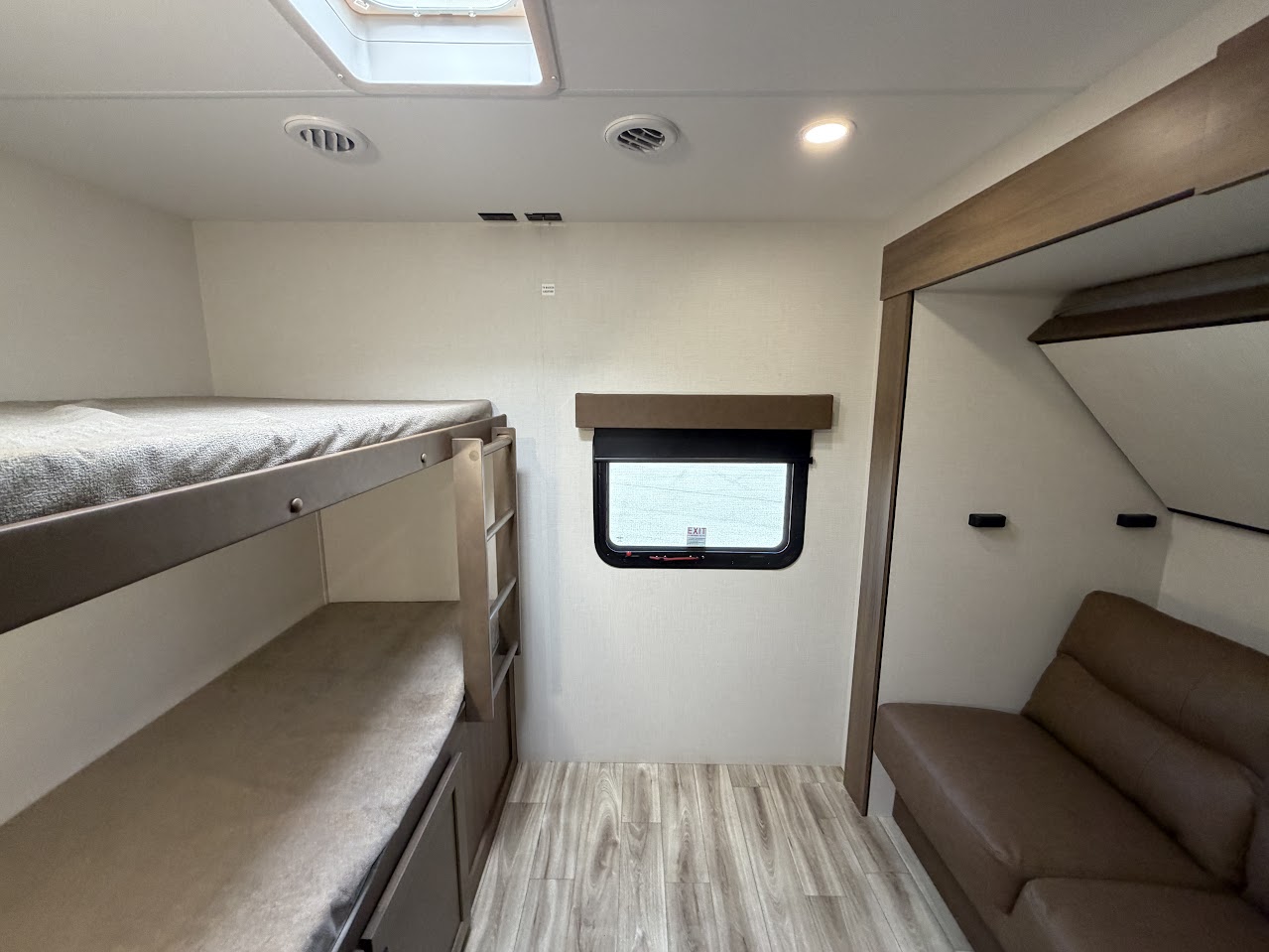 2027 VENTURE RV SPORTTREK 343VBH - Image 38