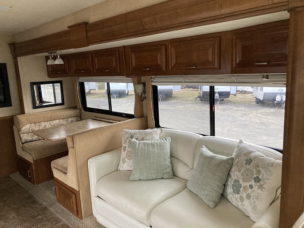 2012 Thor Motor Coach Challenger 32VS - Image 10