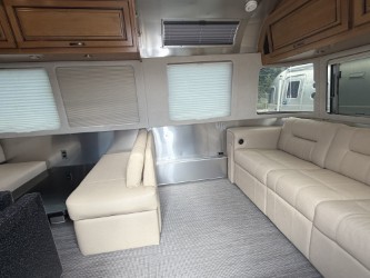 2021 AIRSTREAM CLASSIC 30RB - Image 11