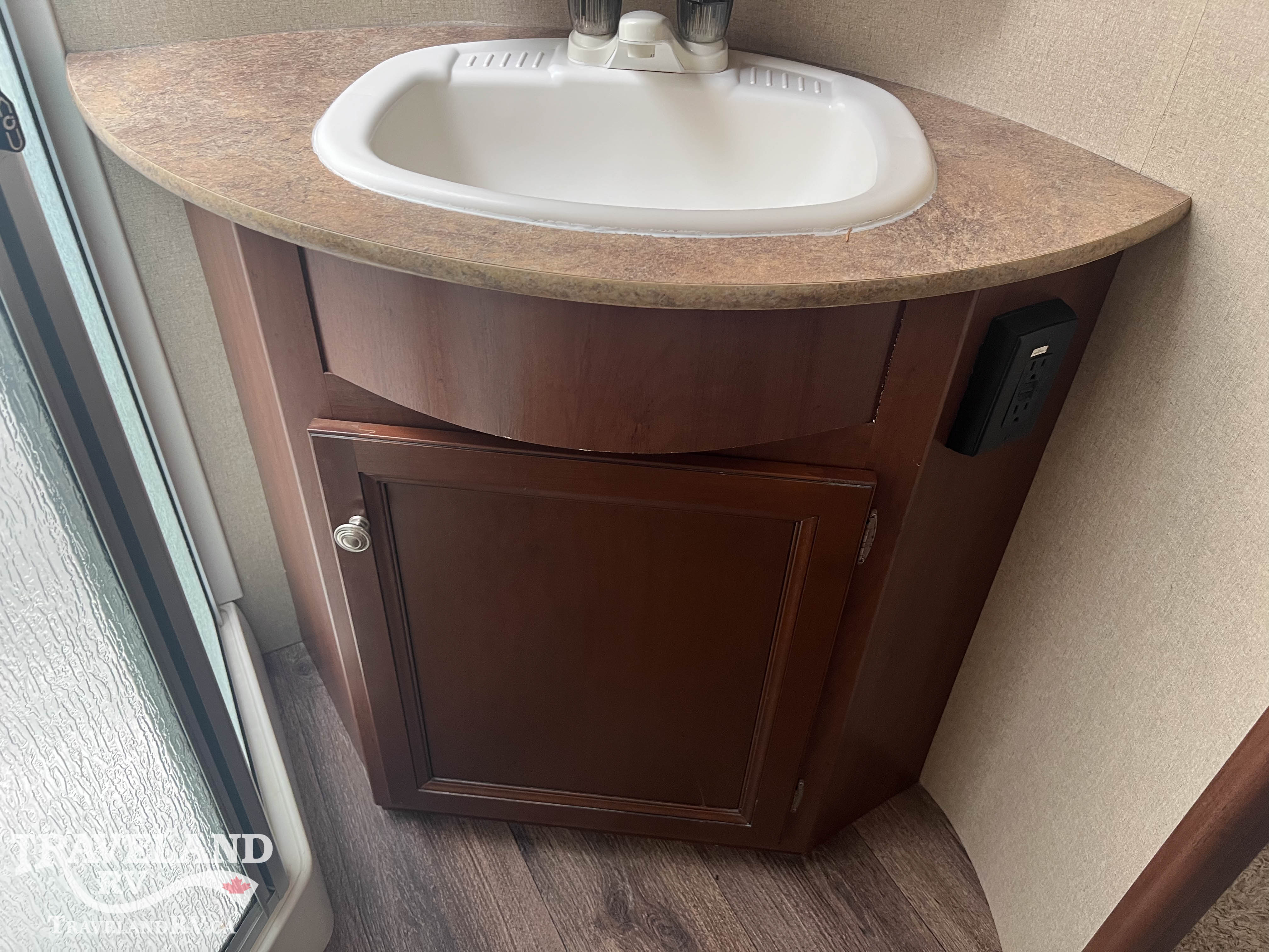2014 Dutchmen Denali 2625RL Trail Edition - Image 31