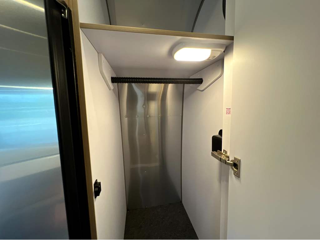 2027 AIRSTREAM FLYING CLOUD 23FBT - Image 22