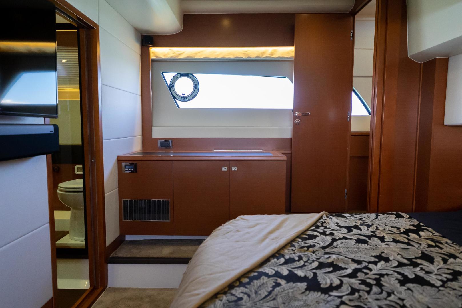 2016 Prestige 550 S - Image 35