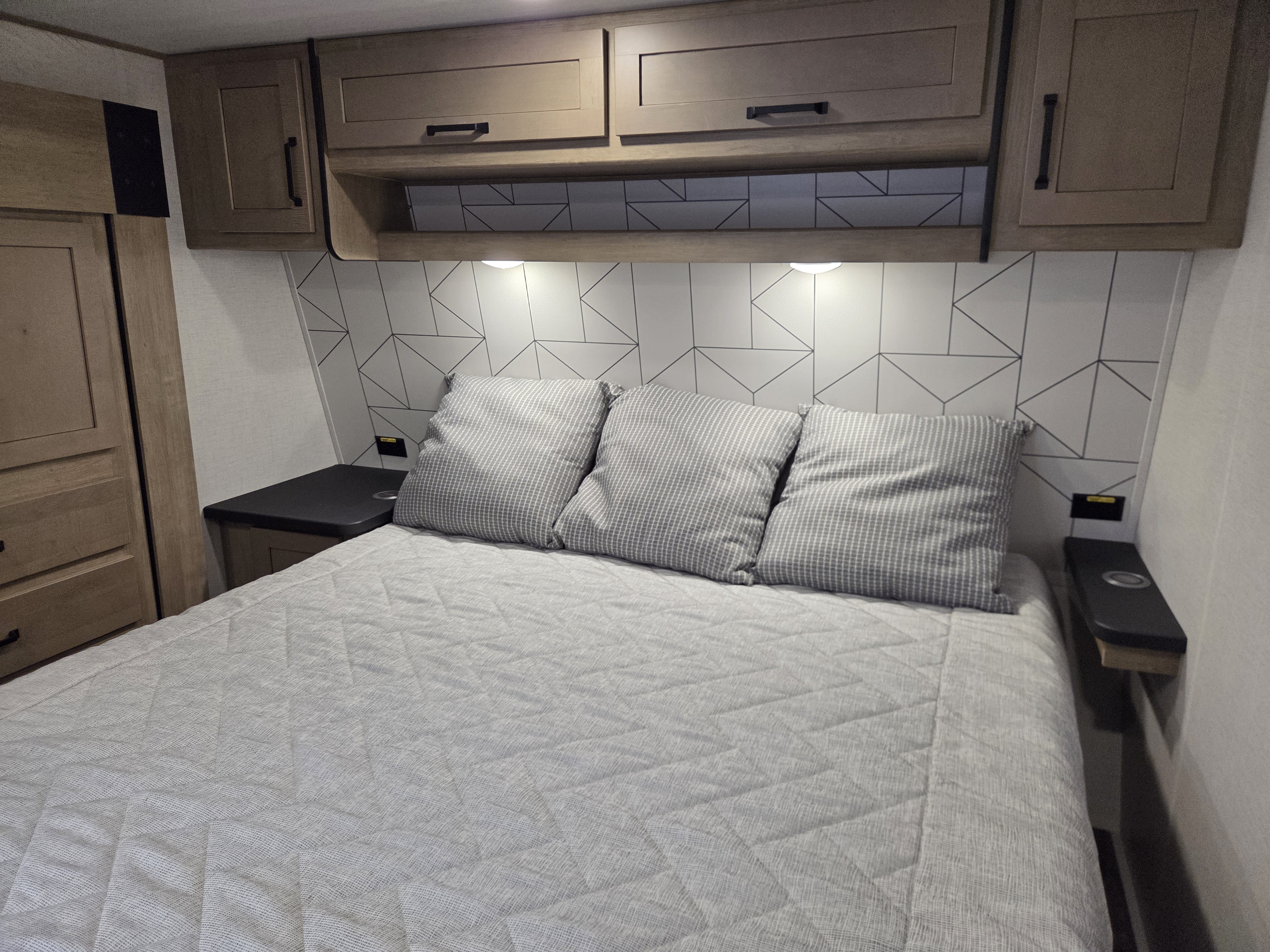 2022 Keystone Raptor 423 - Image 27