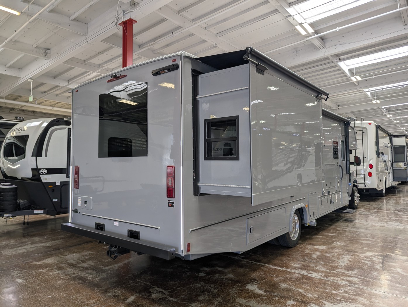 2026 Coachmen Entourage 340BH - Image 5