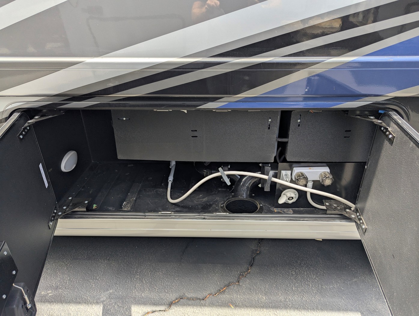 2024 Thor Motor Coach Omni XG32 - Image 6