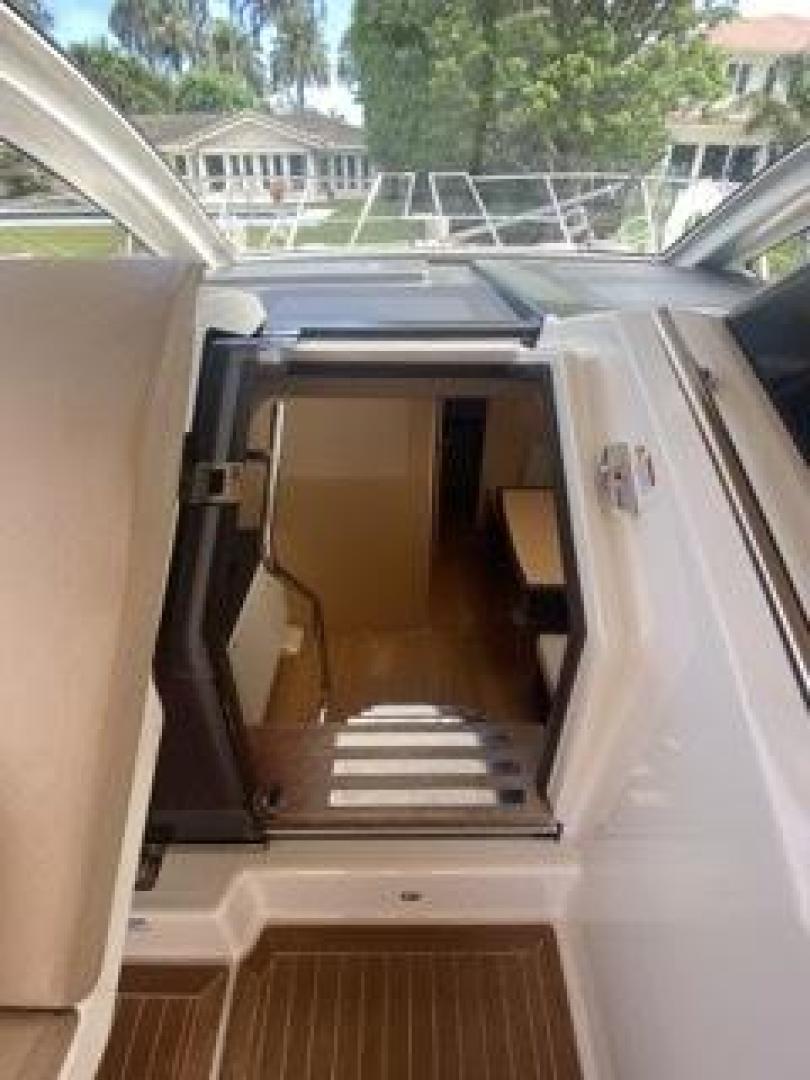 2013 Cranchi M44 HT - Image 7