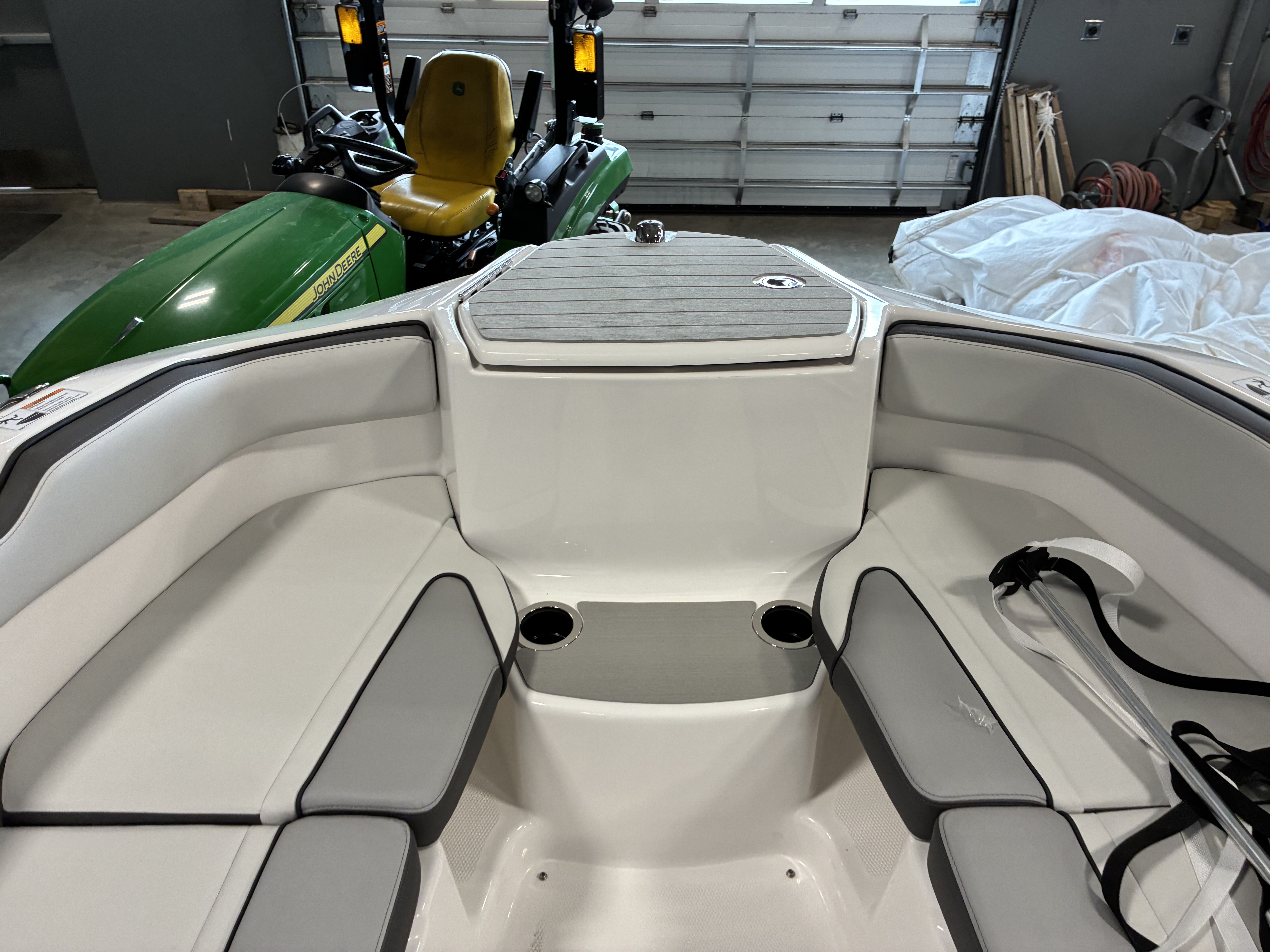 2026 Yamaha Boats AR250 - Image 14