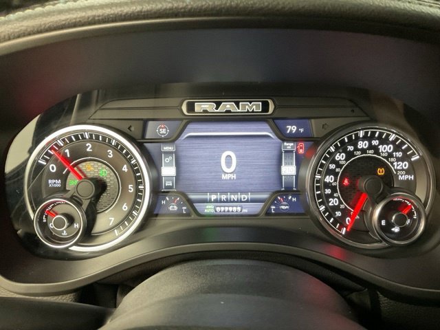 2019 Ram 1500 Pickup-V8 Crew Cab Laramie 4WD - Image 16