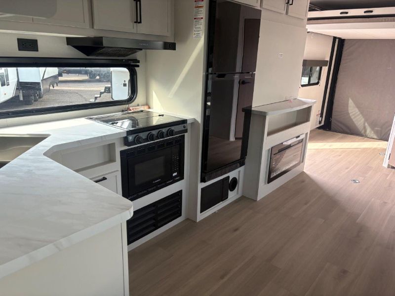 2026 Grand Design Momentum MAV 28MAV - Image 24