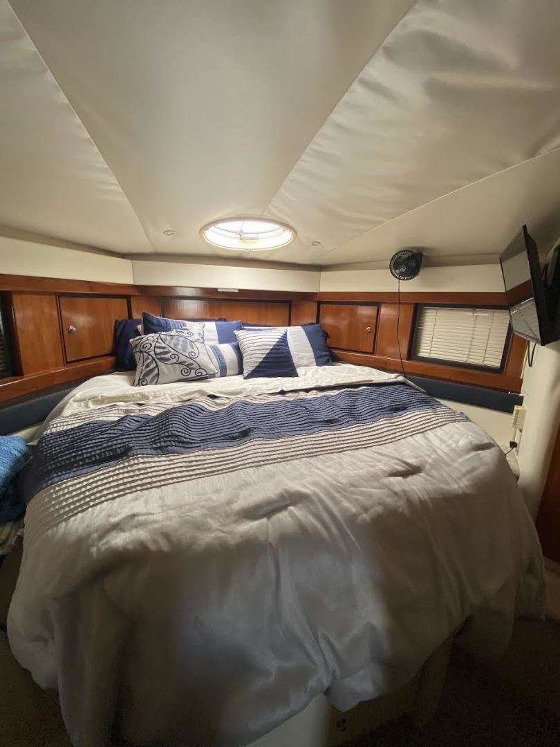 2000 Carver Trojan 440 Express - Image 29