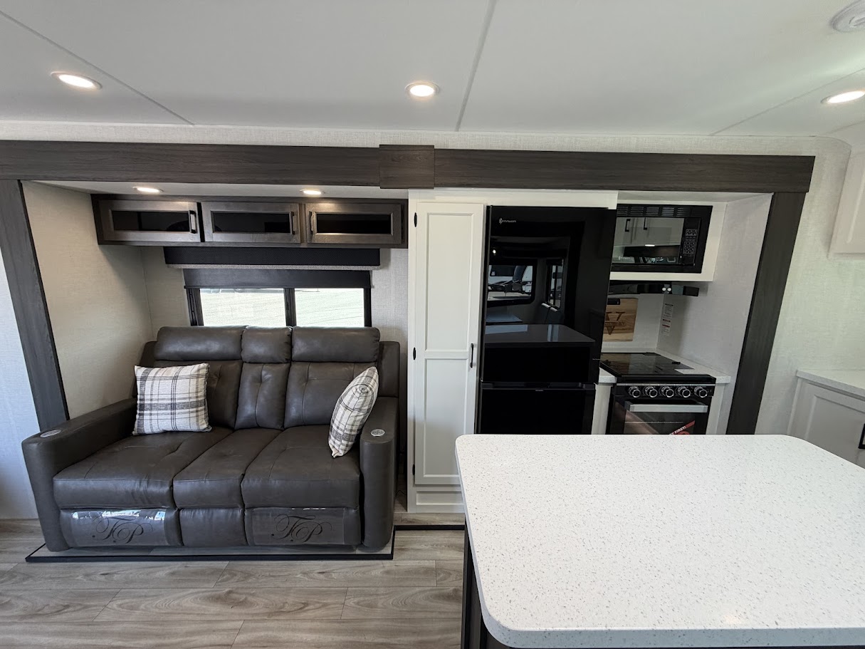 2026 VENTURE RV SPORTTREK 333VFK - Image 18