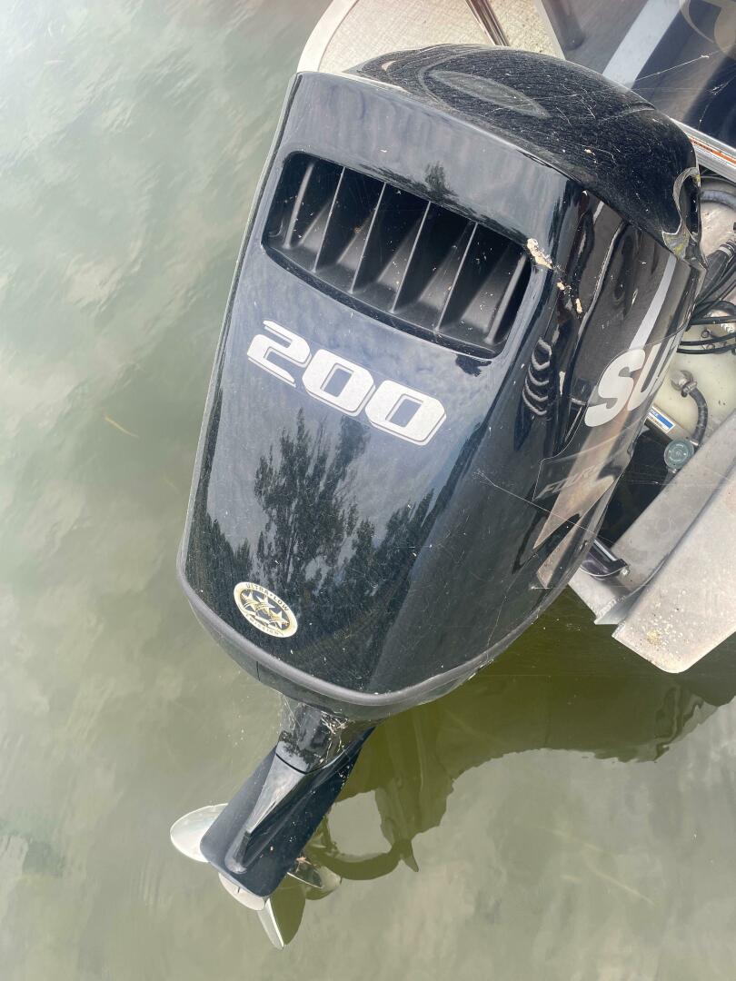 2022 Tahoe GT2585 Center Console Fishing Tritoon Base - Image 15