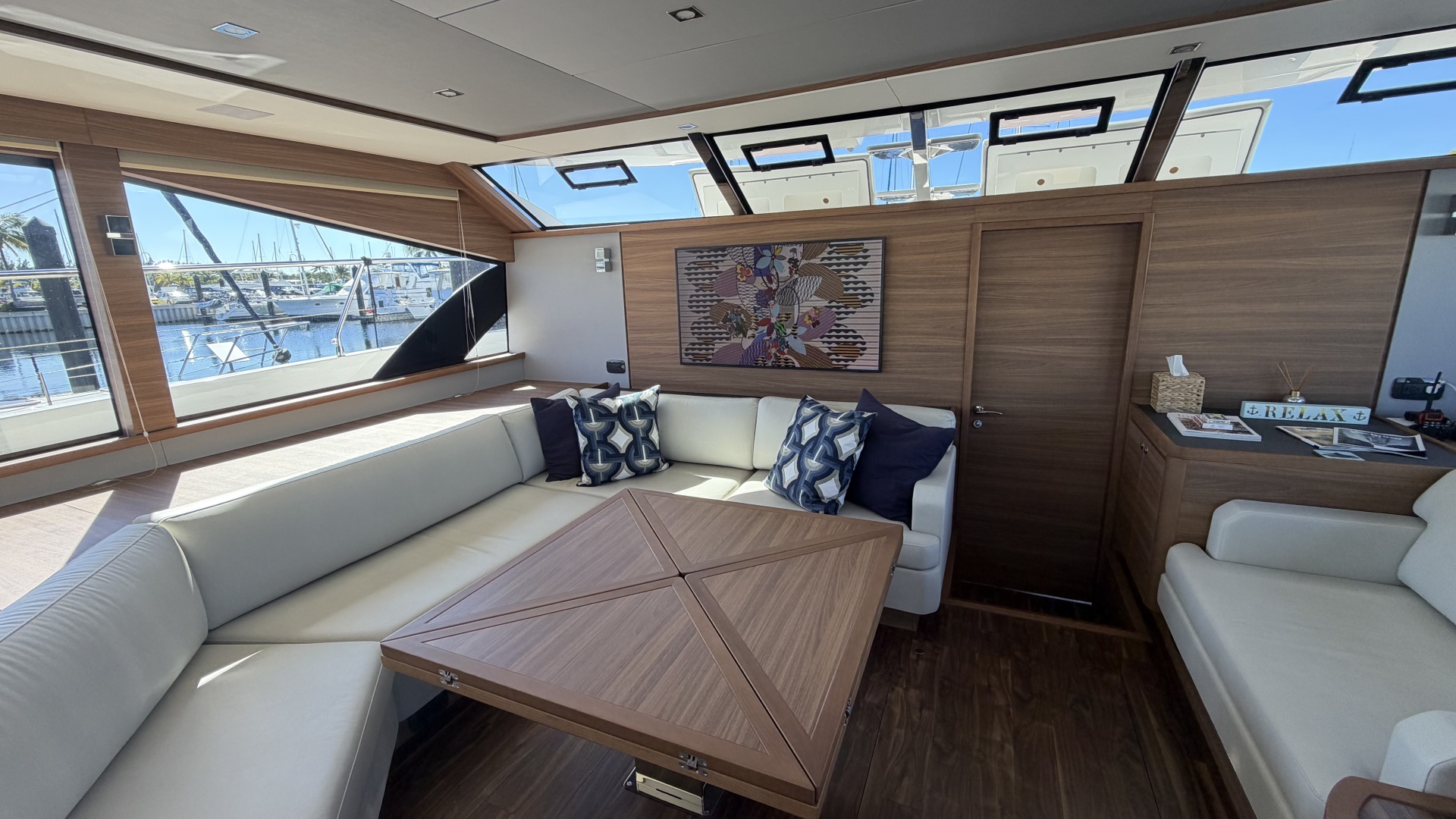 2025 Aquila 54 ENCLOSED BRIDGE - Image 31