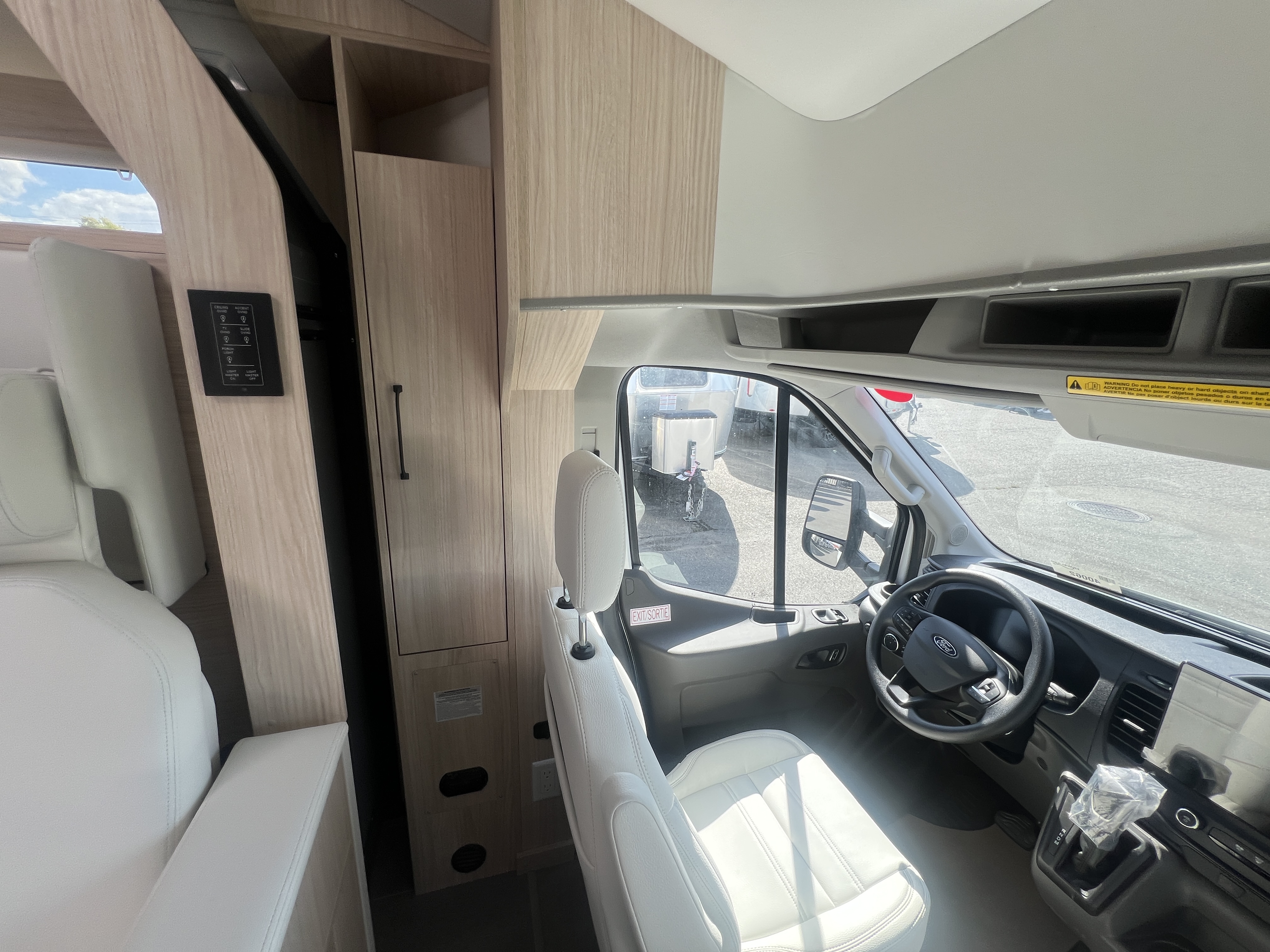 2027 Leisure Travel WONDER W24MBL - Image 15