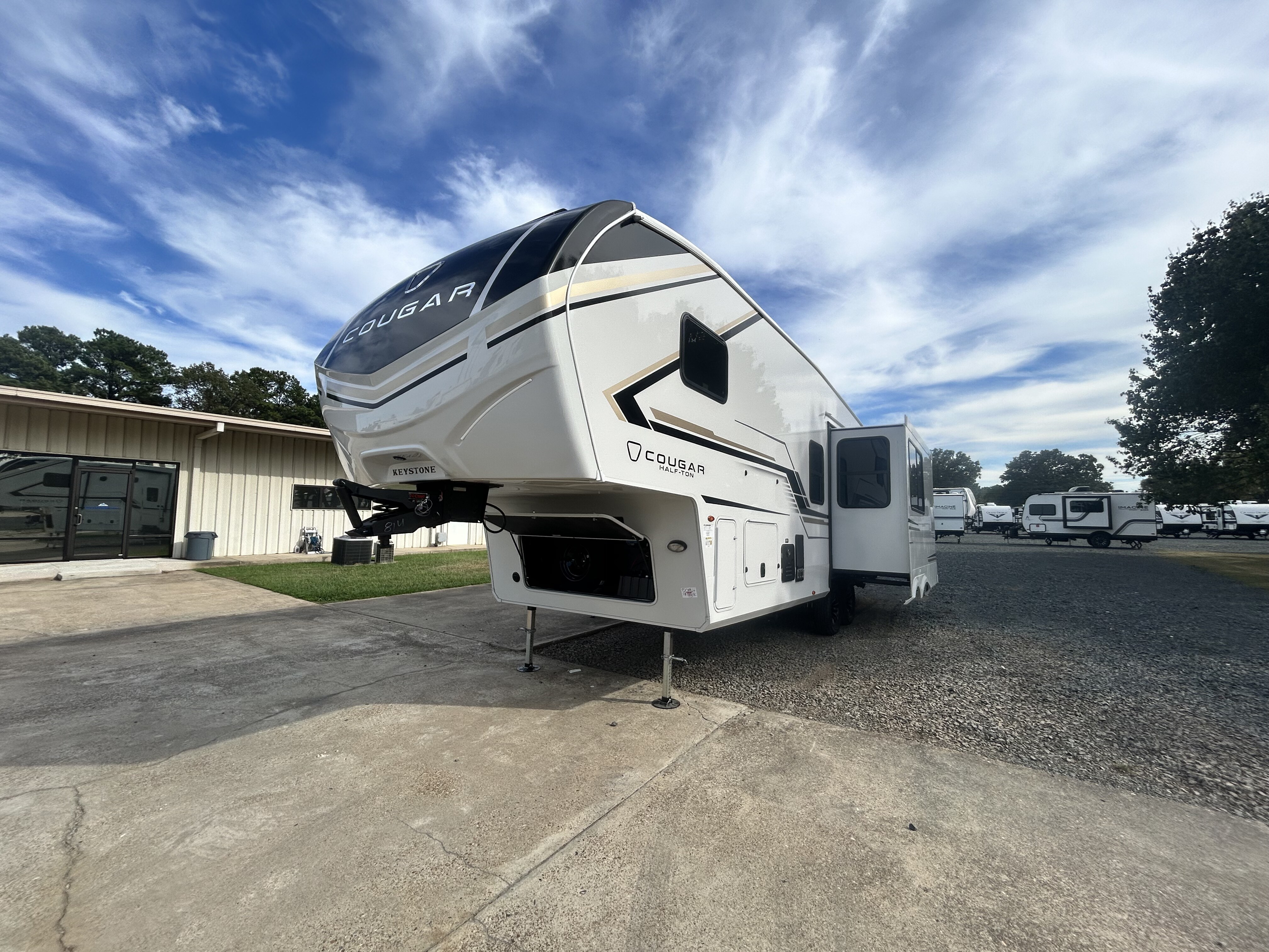 2027 Keystone Cougar Half-Ton 26RKE - Image 3