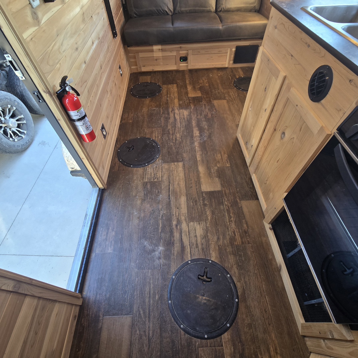 2023 ICE CASTLE SPORT ANGLER RV 6.5X14 - Image 12