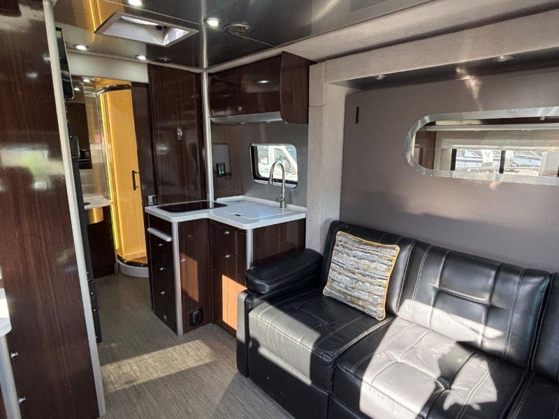 2019 Airstream Atlas Murphy Suite - Image 11