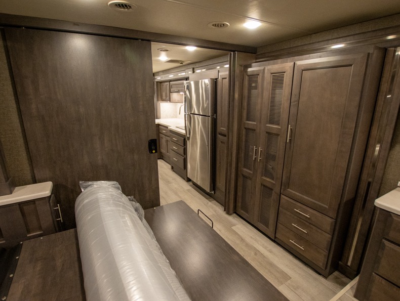 2022 Thor Motor Coach Palazzo 37.4 - Image 16