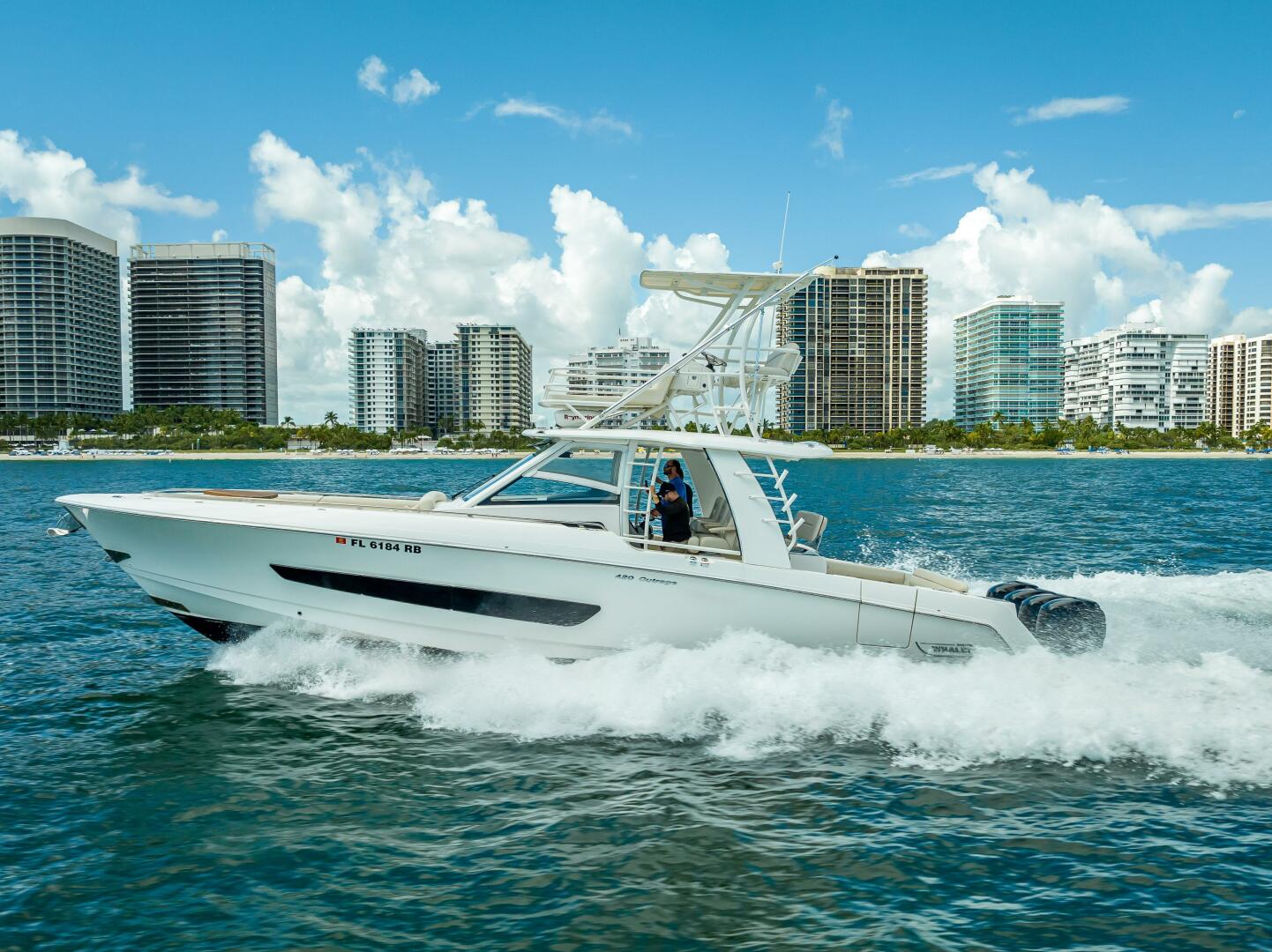 2016 Boston Whaler - Image 40
