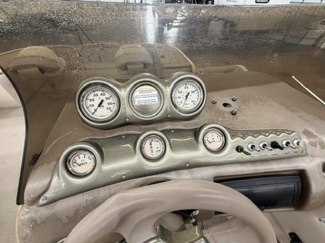 2002 CRESTLINER 2085 CFI - Image 23