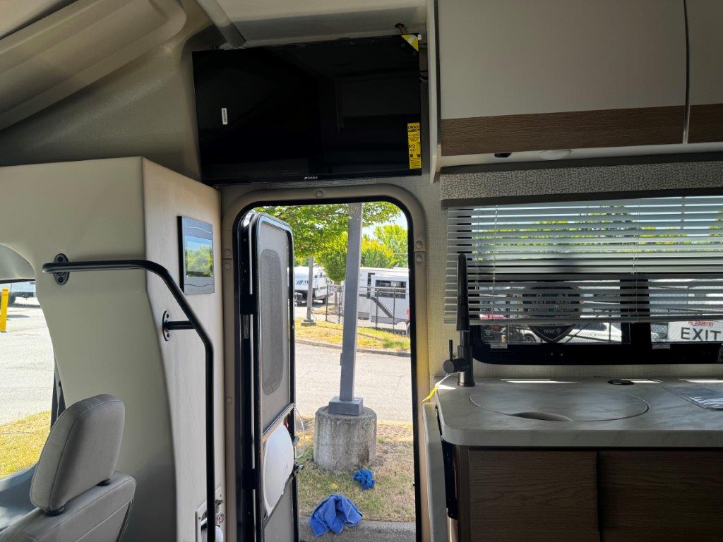 2027 Thor Motor Coach Gemini Trip 22MT - Image 11