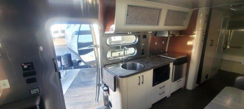 2019 AIRSTREAM INTERNATIONAL 30RB SERENITY - Image 7